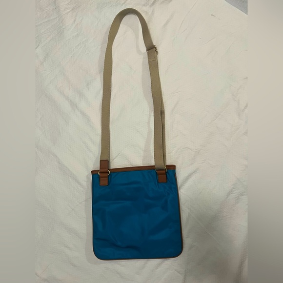 Michel kors cross body, no flaws. Used only one time. - Picture 5 of 7